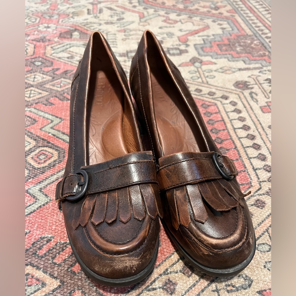 Born women’s shoes brown size 8